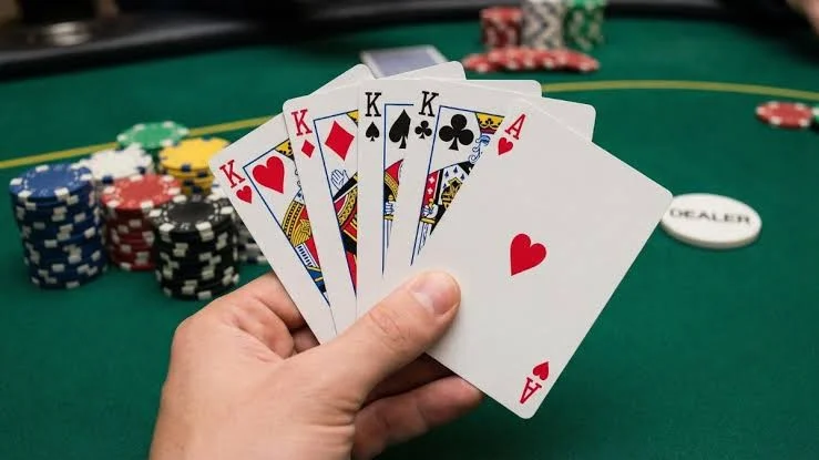 Apa Itu Three of a Kind Poker Online?