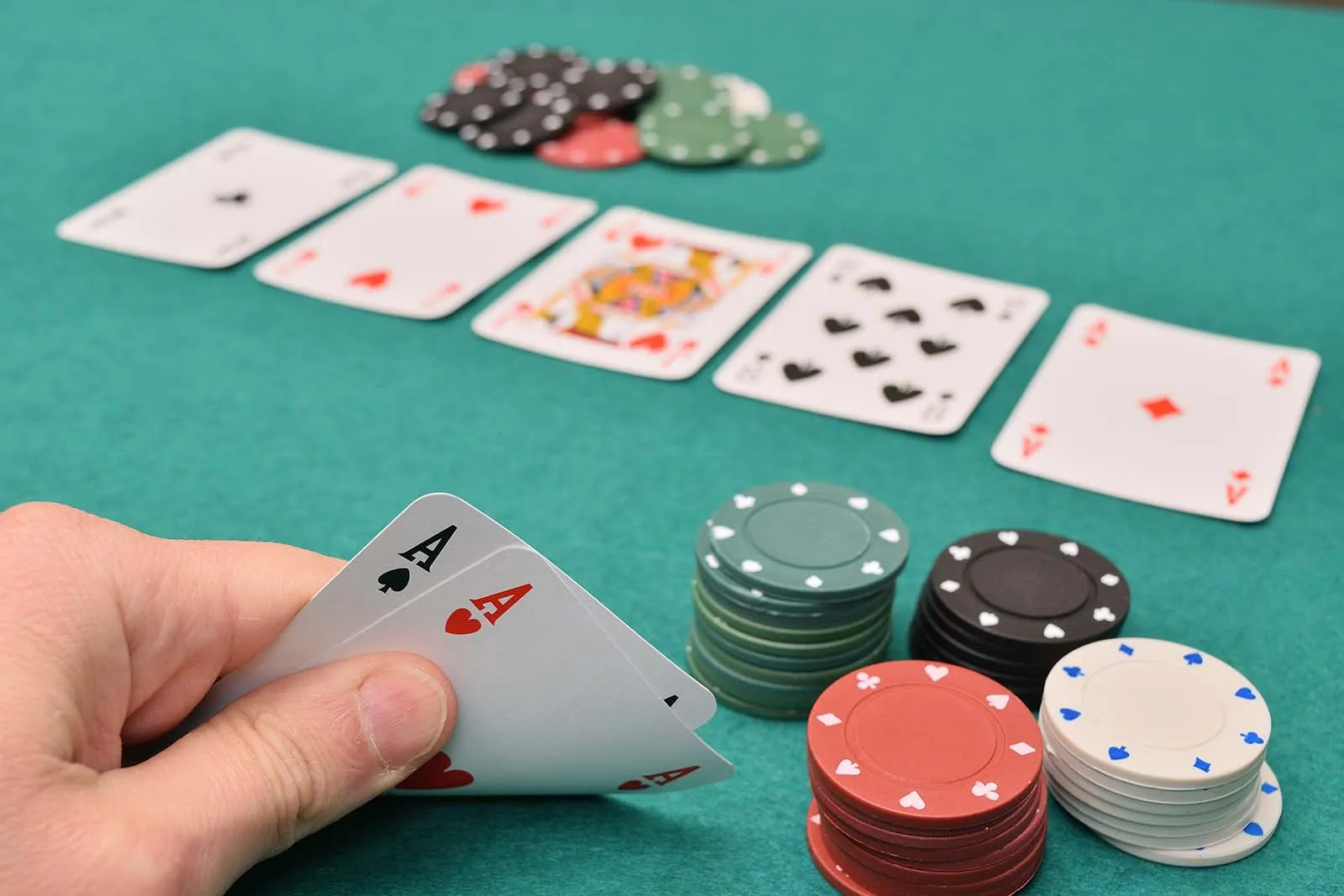 connected cards poker